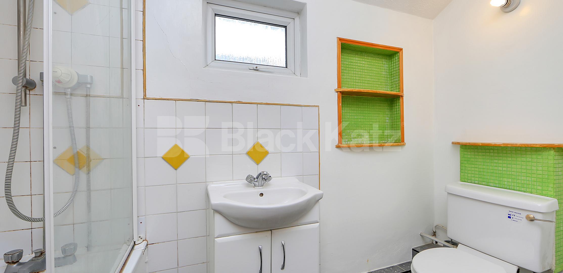 			LET , 5 Bedroom, 1 bath, 1 reception House			 Trundleys Road , Surrey Quays